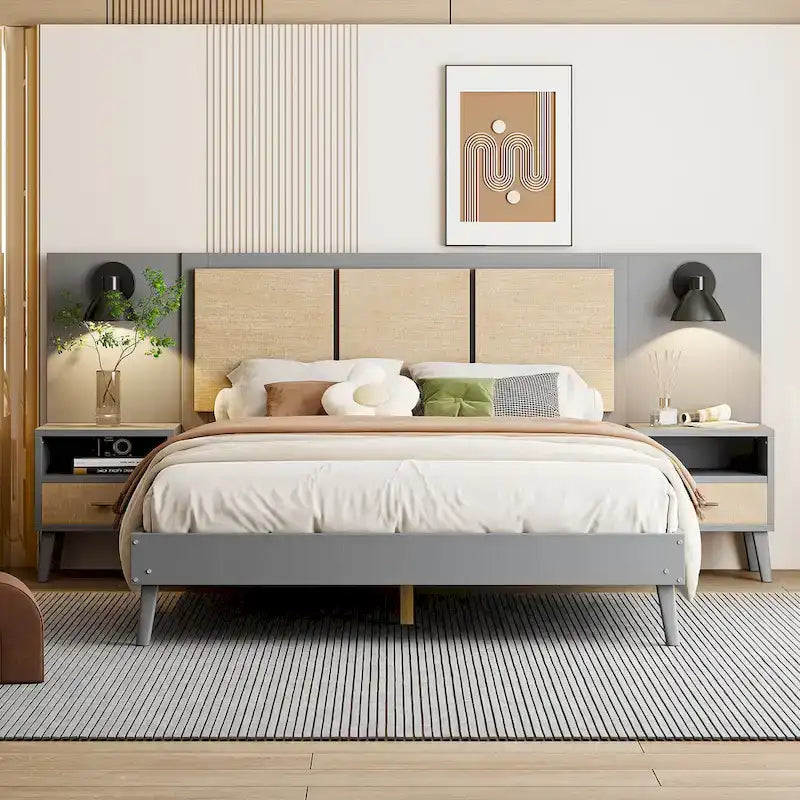 Lit plateforme gris Queen avec tables de chevet et lampes de tête de lit, 2 places