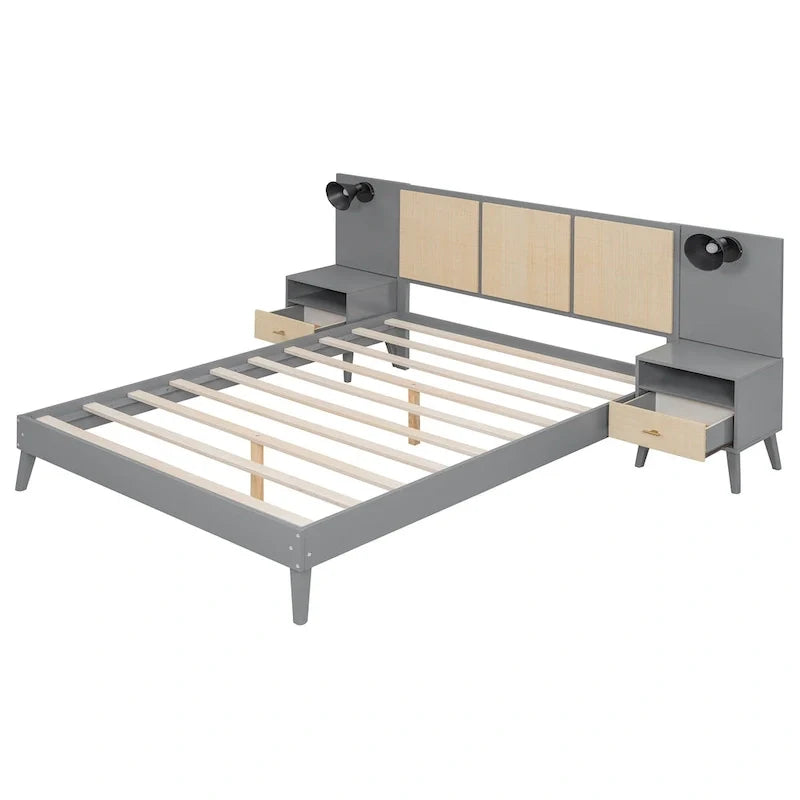 Lit plateforme gris Queen avec tables de chevet et lampes de tête de lit, 2 places