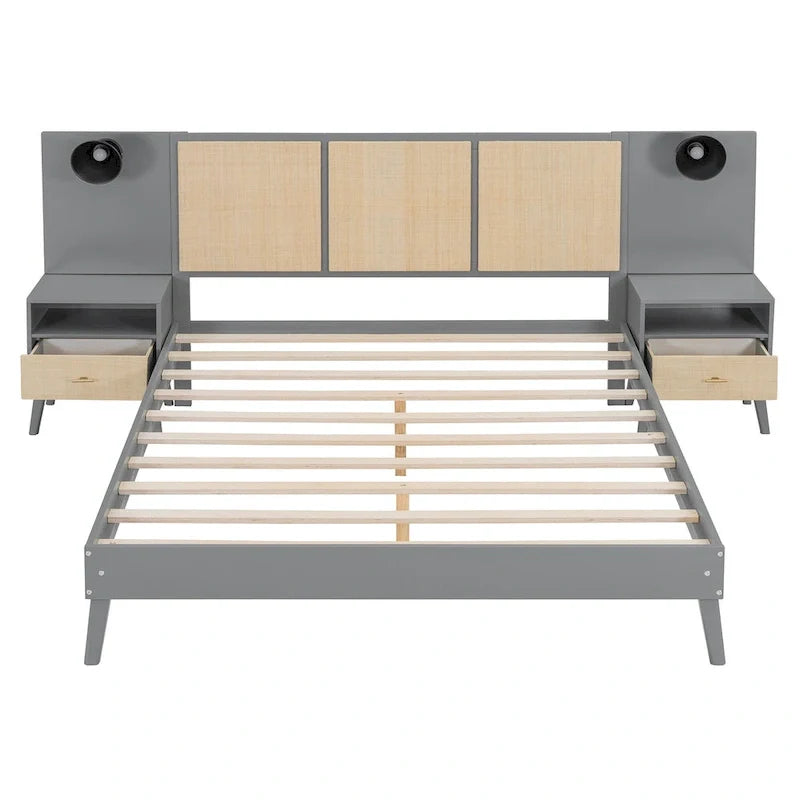 Lit plateforme gris Queen avec tables de chevet et lampes de tête de lit, 2 places