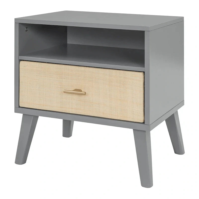 Lit plateforme gris Queen avec tables de chevet et lampes de tête de lit, 2 places